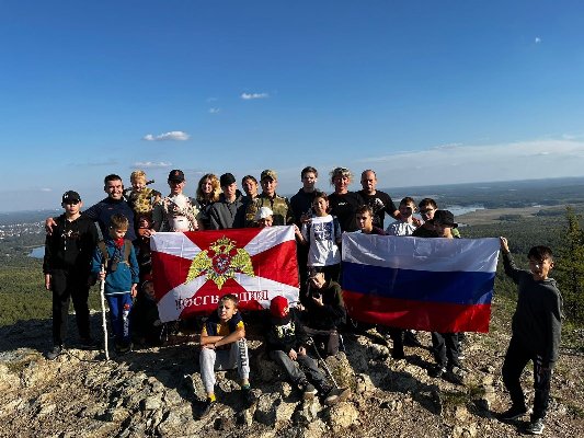 С «ПАПОЙ» ГОРЫ ПО КОЛЕНО